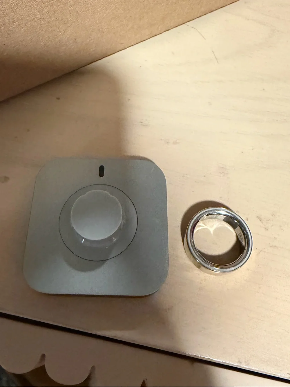 Oura ring 4 size 8 & charger